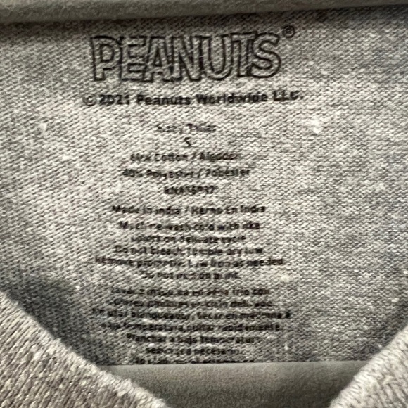 Peanuts caroling short sleeve tee shirt size small - Picture 3 of 4